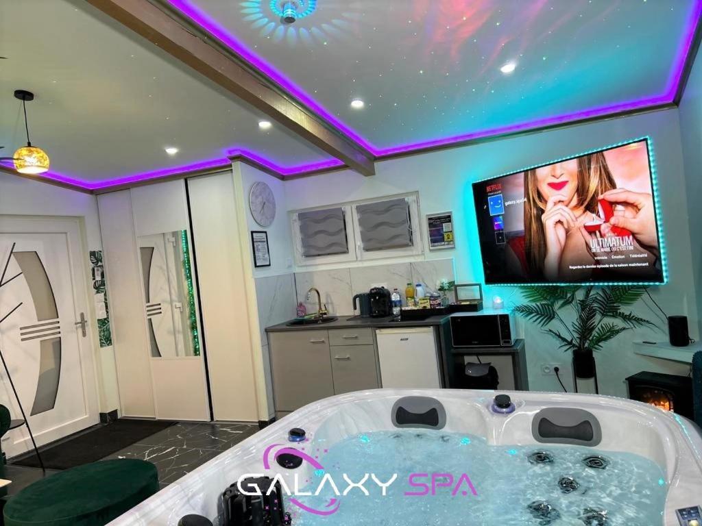 Galaxy Spa - Suite Jupiter Jacuzzi Privatif Champigneulles Buitenkant foto