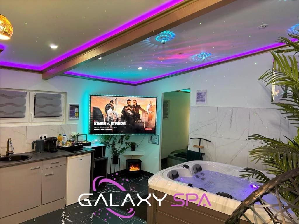 Galaxy Spa - Suite Jupiter Jacuzzi Privatif Champigneulles Buitenkant foto