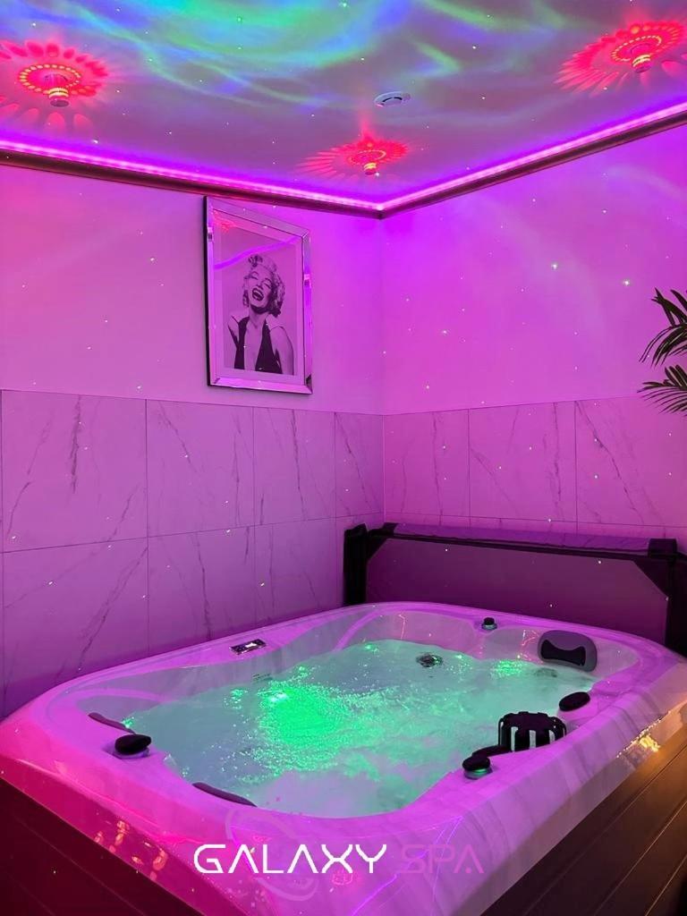 Galaxy Spa - Suite Jupiter Jacuzzi Privatif Champigneulles Buitenkant foto
